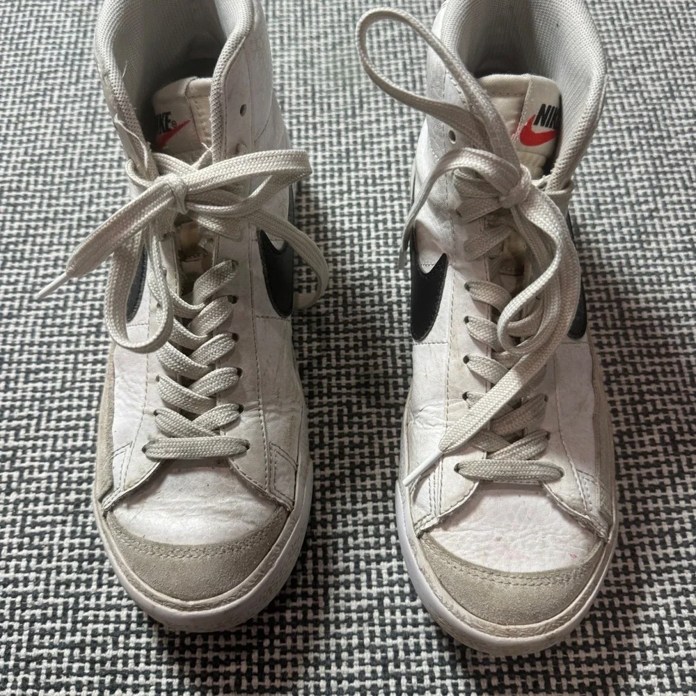 Nike Blazer Mid 77 Kids White Black High Top Sneakers DA4086-100 Size 5Y